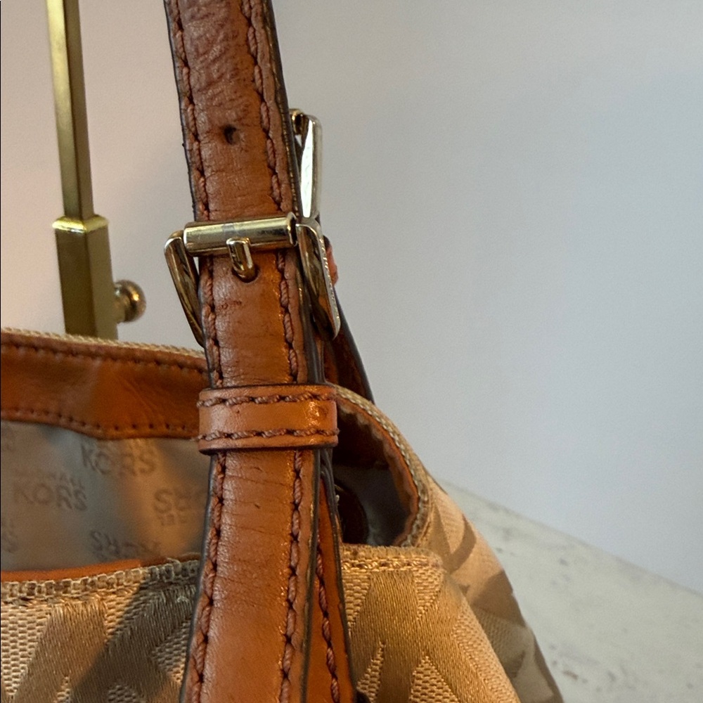 Michael Kors signature logo tan bag with brown leather trim adj shoulder straps - Picture 14 of 14